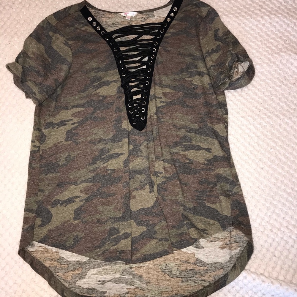 Camo t-shirt with chest details